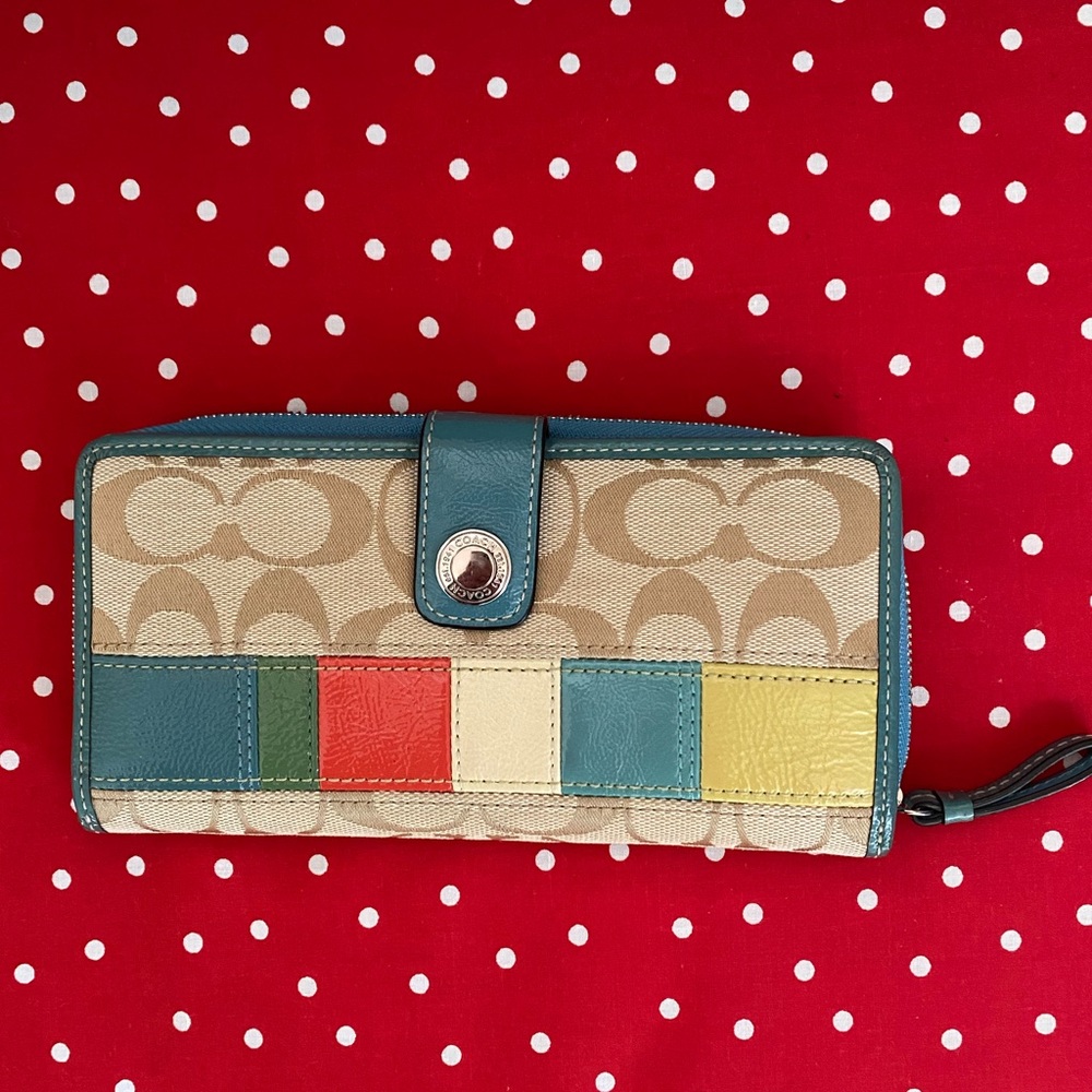 COACH wallet in amazing condition